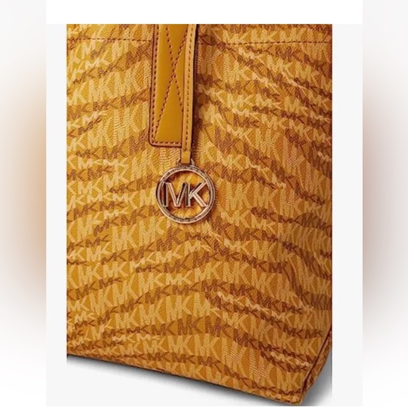 Michael Michael Kors Signature Large Tote Bag Marigold NWOT Tiger print - Picture 5 of 6